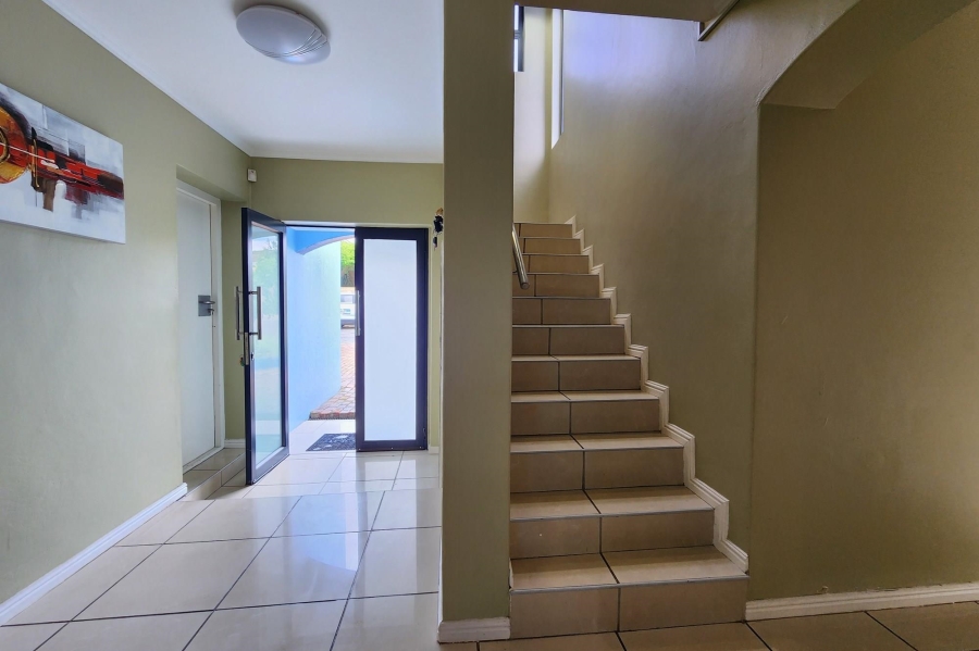 8 Bedroom Property for Sale in Wavecrest Eastern Cape